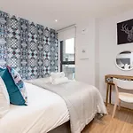 Sophisticated Studio For 2 W/ Edin Castle Views